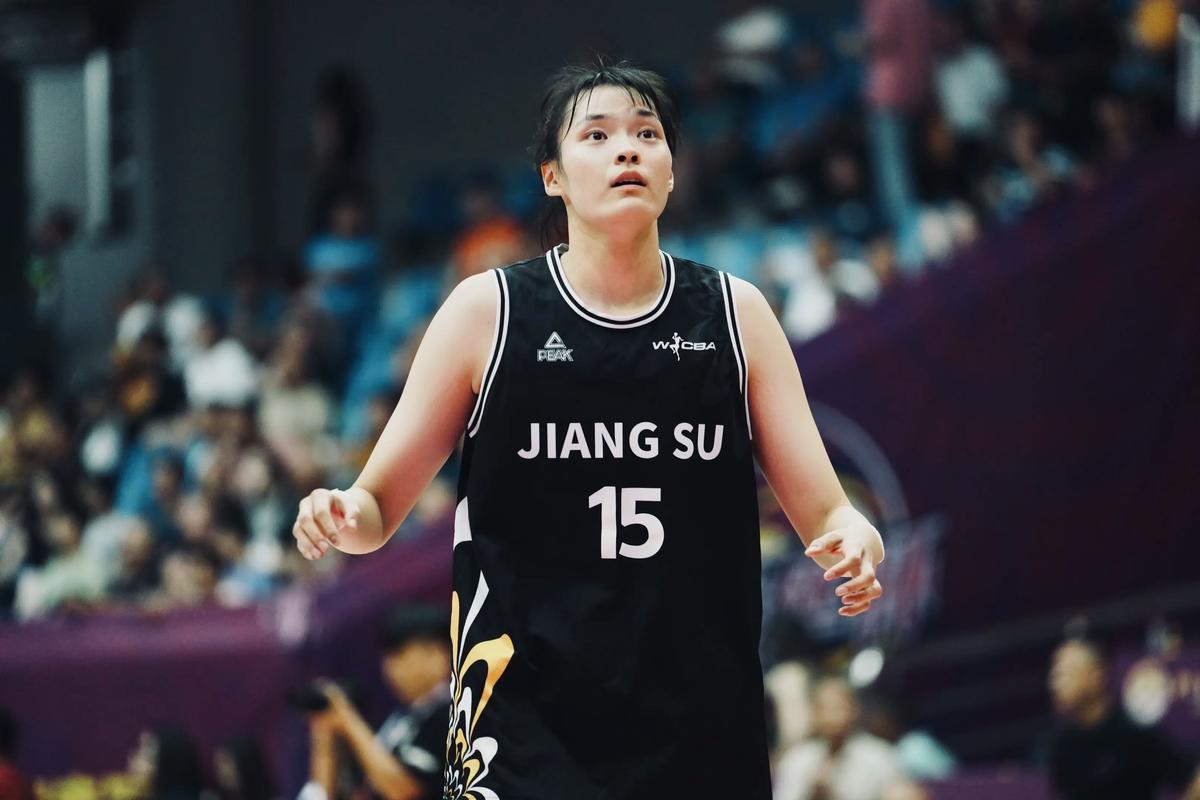 星空体育官方入口-爆冷掀翻卫冕冠军！中国女篮26岁2米王牌闪耀：无惧3大内线名将