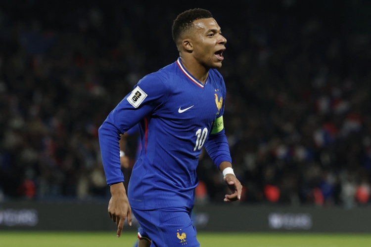 星空体育官方入口-姆巴佩：不会去想破世界杯进球纪录，C罗说不定45岁还能踢世界杯